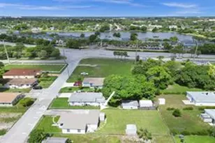 2055 NW 8th St, Pompano Beach, FL 33069 - Photo 3