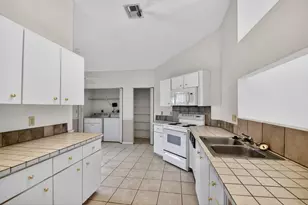 9 Corrie Pl, Boynton Beach, FL 33426 - Photo 5
