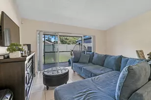 4 Knightsbridge Ln, Boynton Beach, FL 33426 - Photo 9
