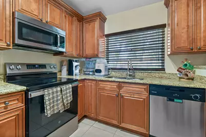 4 Knightsbridge Lane, Boynton Beach, FL 33426 - Photo 13