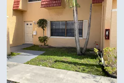 64 Canterbury Lane, Tamarac, FL 33319 - Photo 3