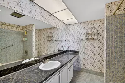 202 Wellington D, West Palm Beach, FL 33417 - Photo 11