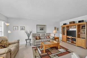 202 Wellington D, West Palm Beach, FL 33417 - Photo 5