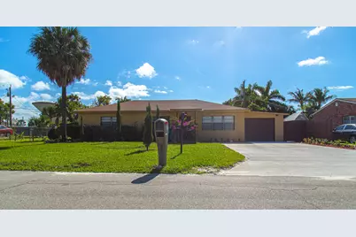 130 SW 14th Avenue, Boynton Beach, FL 33435 - Photo 1