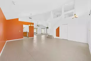 112 Camelot Ct, Royal Palm Beach, FL 33411 - Photo 11