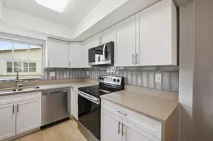 2680 Barkley Dr E, West Palm Beach, FL 33415 - Photo 3