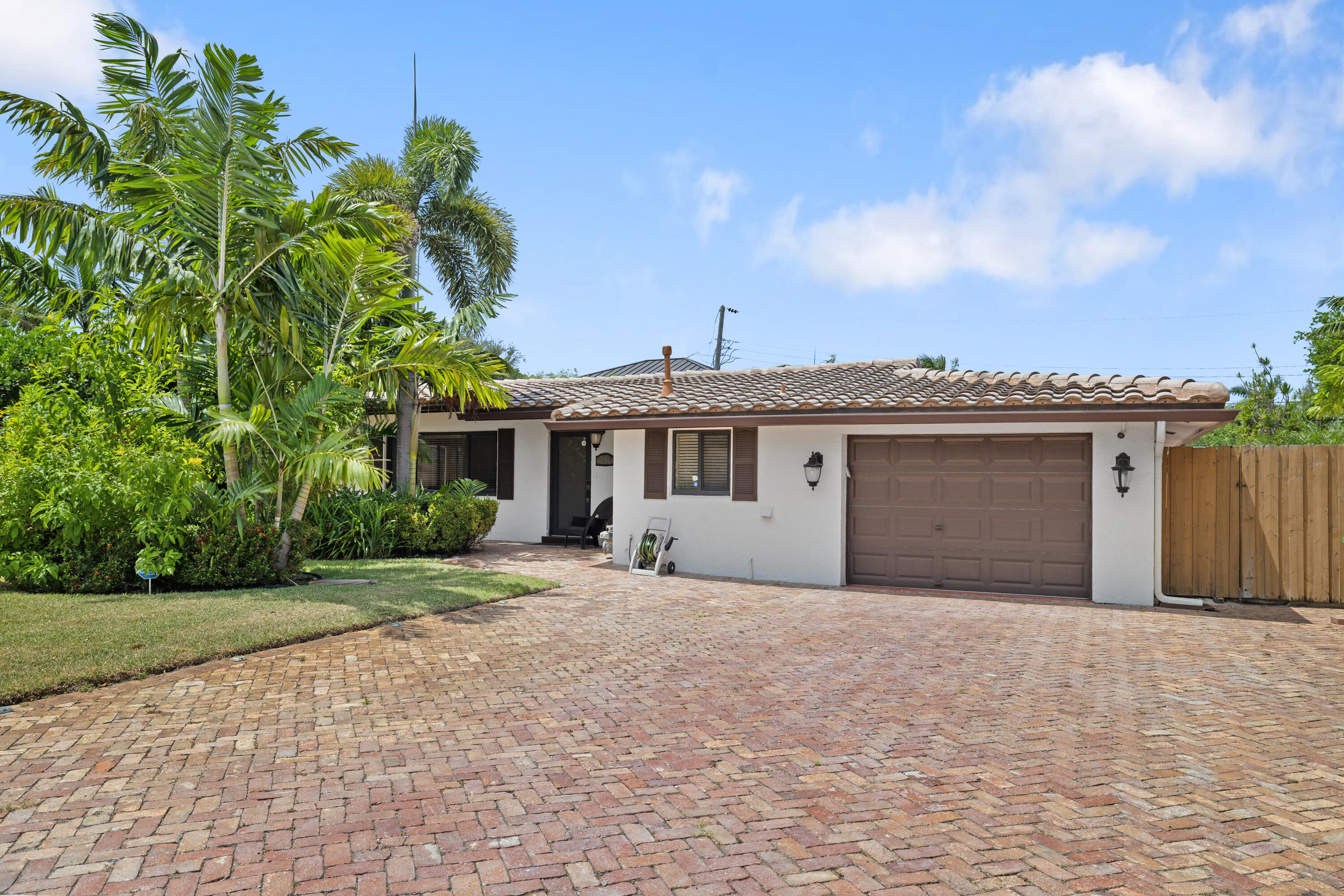 3211 Seaward Dr main architectural view