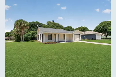 1373 32nd Avenue SW, Vero Beach, FL 32968 - Photo 3