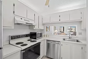 3138 Via Poinciana, Lake Worth, FL 33467 - Photo 5