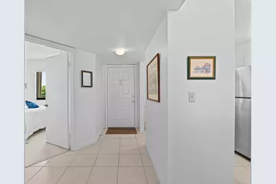 3138 Via Poinciana #410, Lake Worth, FL 33467 - Photo 3