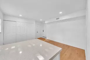 4719 E 8th Ct, Hialeah, FL 33013 - Photo 35
