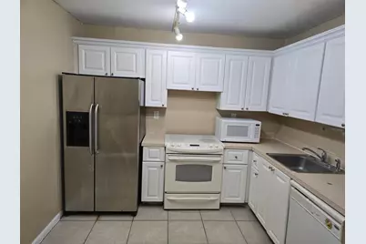 711 N Pine Island Road #213, Plantation, FL 33324 - Photo 3