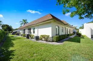 11893 Sturbridge Ln, Wellington, FL 33414 - Photo 3