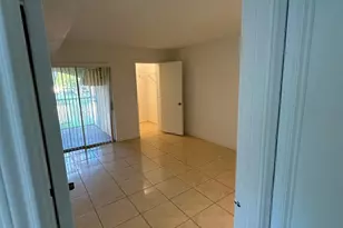 2405 NW 33rd St, Oakland Park, FL 33309 - Photo 13