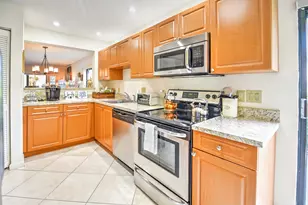28 W Stratford Ln, Boynton Beach, FL 33436 - Photo 3