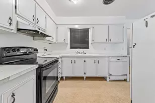 877 Sarazen Dr, West Palm Beach, FL 33413 - Photo 11