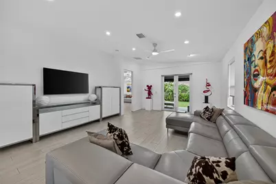 21 NE 25th Street, Wilton Manors, FL 33305 - Photo 13