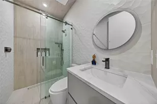 21 NE 25th St, Wilton Manors, FL 33305 - Photo 25