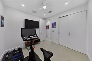 21 NE 25th St, Wilton Manors, FL 33305 - Photo 27