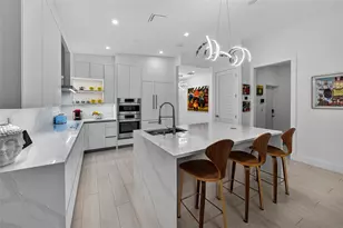 21 NE 25th St, Wilton Manors, FL 33305 - Photo 3