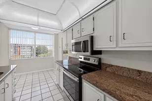 1200 St Charles Pl, Pembroke Pines, FL 33026 - Photo 5