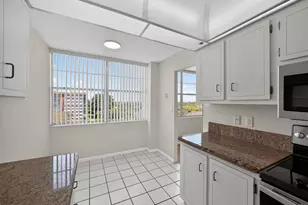 1200 St Charles Pl, Pembroke Pines, FL 33026 - Photo 7