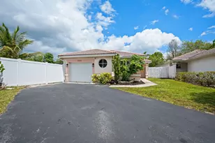 13400 NW 5th Ct, Plantation, FL 33325 - Photo 3