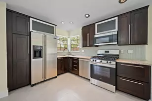 13400 NW 5th Ct, Plantation, FL 33325 - Photo 9