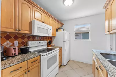 2831 N Seacrest Boulevard, Boynton Beach, FL 33435 - Photo 9