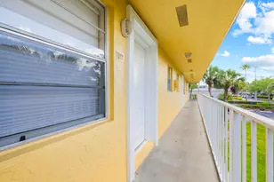 5162 NE 6th Ave, Oakland Park, FL 33334 - Photo 3