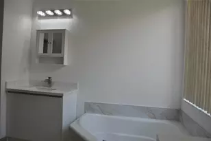 19496 S Whitewater Ave, Weston, FL 33332 - Photo 13