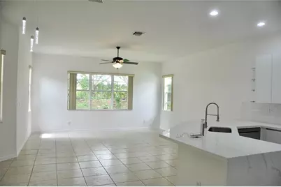 19496 S Whitewater Avenue, Weston, FL 33332 - Photo 7
