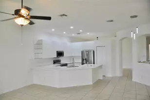 19496 S Whitewater Ave, Weston, FL 33332 - Photo 9