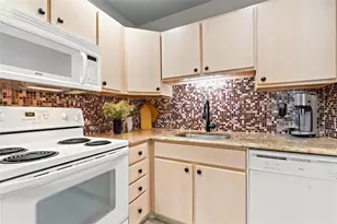 140 Cypress Club Dr, Pompano Beach, FL 33060 - Photo 7