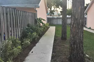 1157 Hyacinth Pl, Wellington, FL 33414 - Photo 21