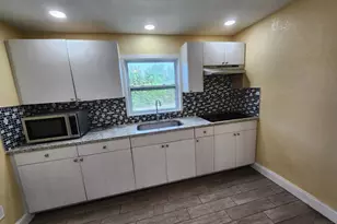 605 S 12th St, Lantana, FL 33462 - Photo 11