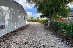 840 NW 33 St, Oakland Park, FL 33309 - Photo 15