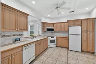 814 Carolina Cir SW, Vero Beach, FL 32962 - Photo 13
