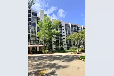 17021 N Bay Road #912, Sunny Isles Beach, FL 33160 - Photo 1