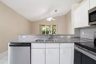 1495 SW 105th Ave, Pembroke Pines, FL 33025 - Photo 17
