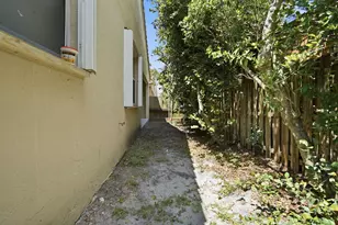 1495 SW 105th Ave, Pembroke Pines, FL 33025 - Photo 37