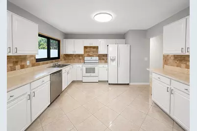 568 SE Chapman Avenue, Port Saint Lucie, FL 34984 - Photo 11