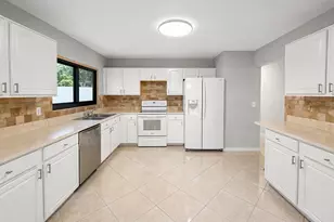 568 SE Chapman Ave, Port Saint Lucie, FL 34984 - Photo 11