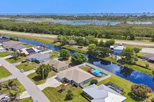 2025 SE South Buttonwood Dr, Port Saint Lucie, FL 34952 - Photo 7