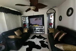 637 Dogwood Rd, West Palm Beach, FL 33409 - Photo 11
