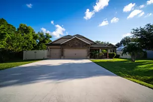 1662 SE North Blackwell Dr, Port Saint Lucie, FL 34952 - Photo 9