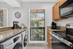 368 Brackenwood Cir, Palm Beach Gardens, FL 33418 - Photo 9