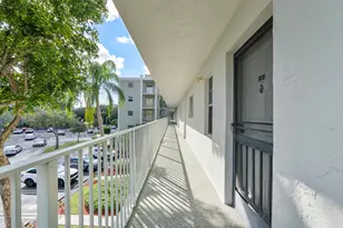 2236 N Cypress Bend Dr, Pompano Beach, FL 33069 - Photo 23