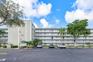 2236 N Cypress Bend Dr, Pompano Beach, FL 33069 - Photo 25