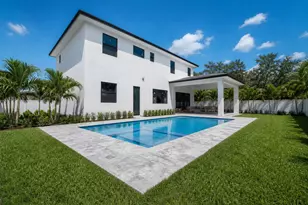 13044 Davie Oaks Dr, Davie, FL 33325 - Photo 3